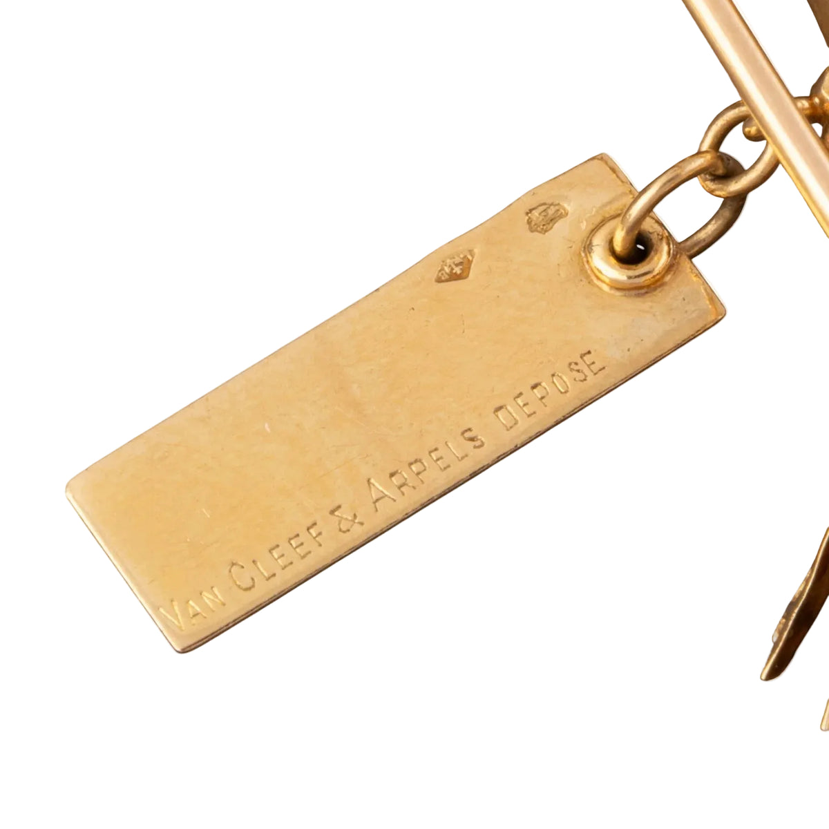 Broche Clip VAN CLEEF & ARPELS "Ne m'oubliez pas" en or jaune, saphirs et diamants