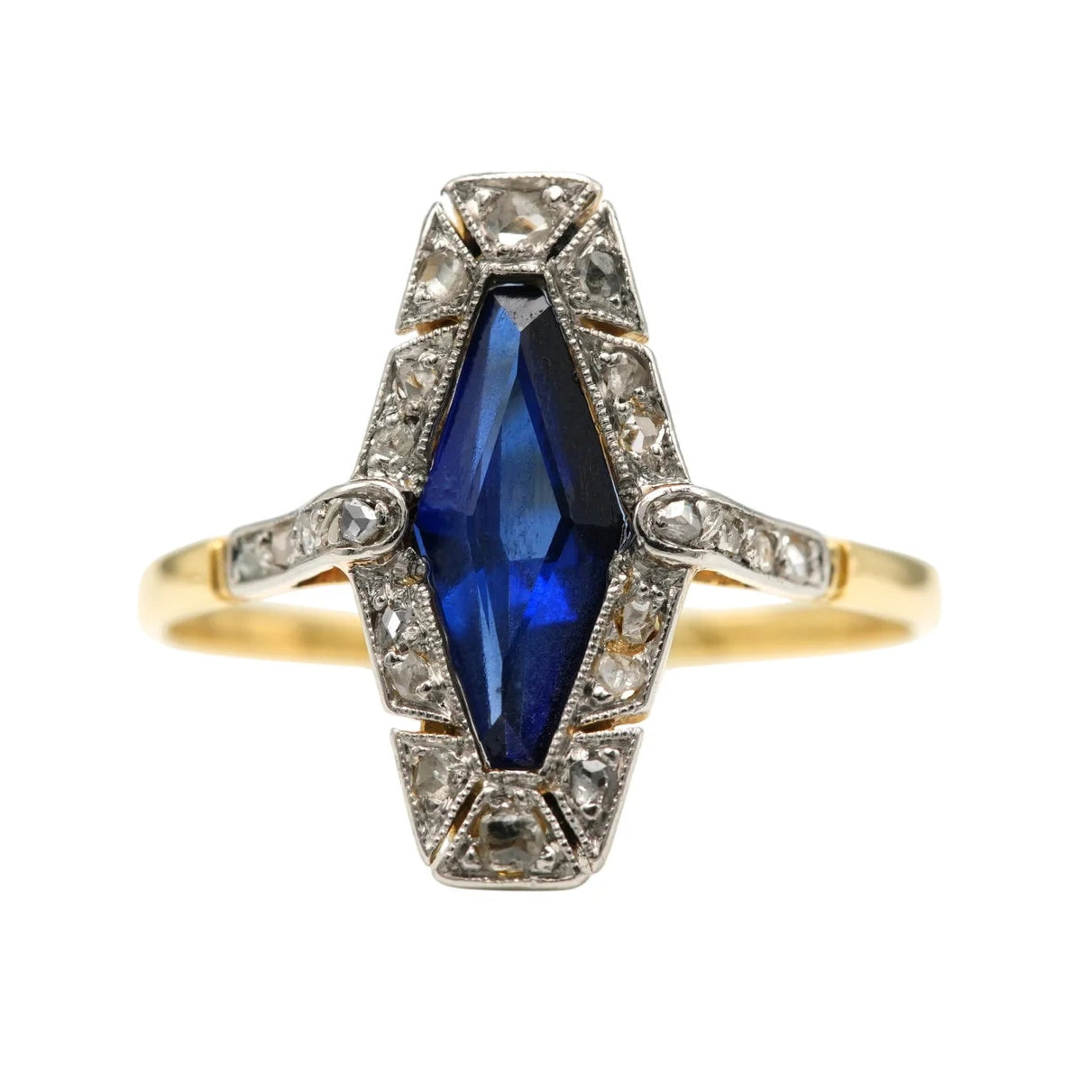 Bague Marquise en or jaune, saphir et diamants