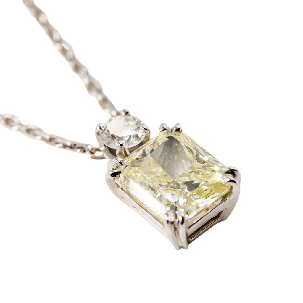 Collier Pendentif en or blanc, diamant fancy yellow et diamant