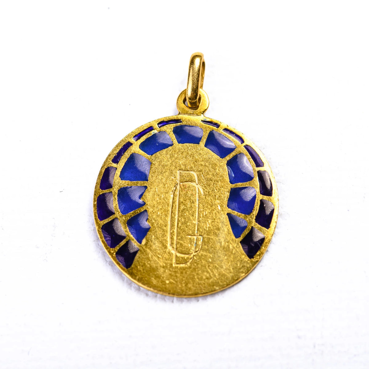 Médaille en or jaune et émail