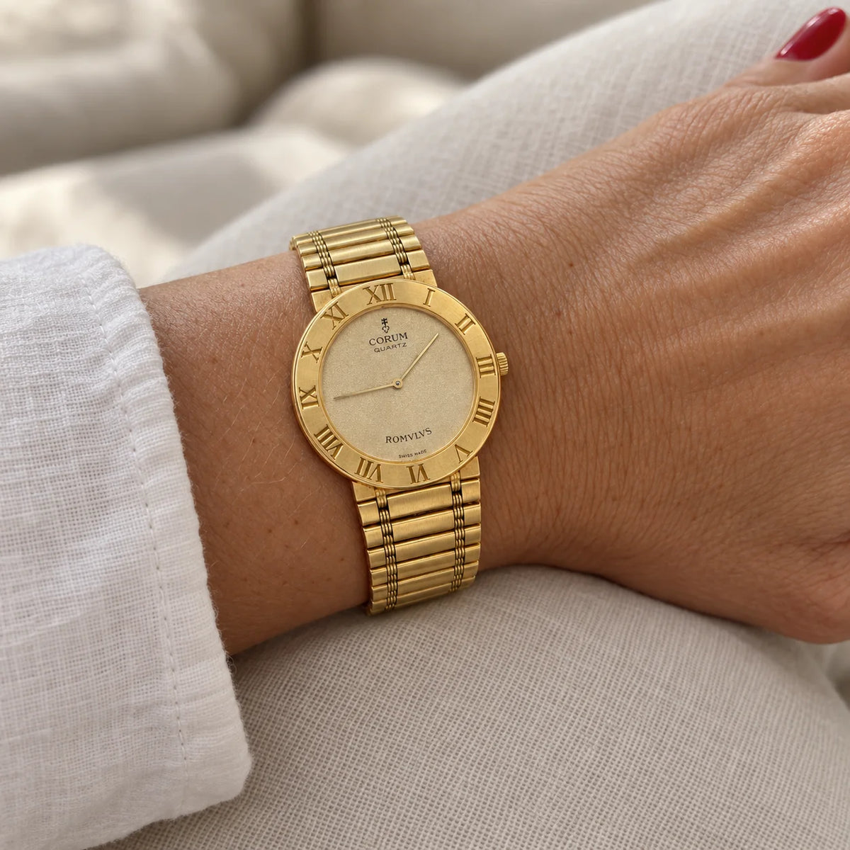 Montre CORUM Romvlvs en or jaune