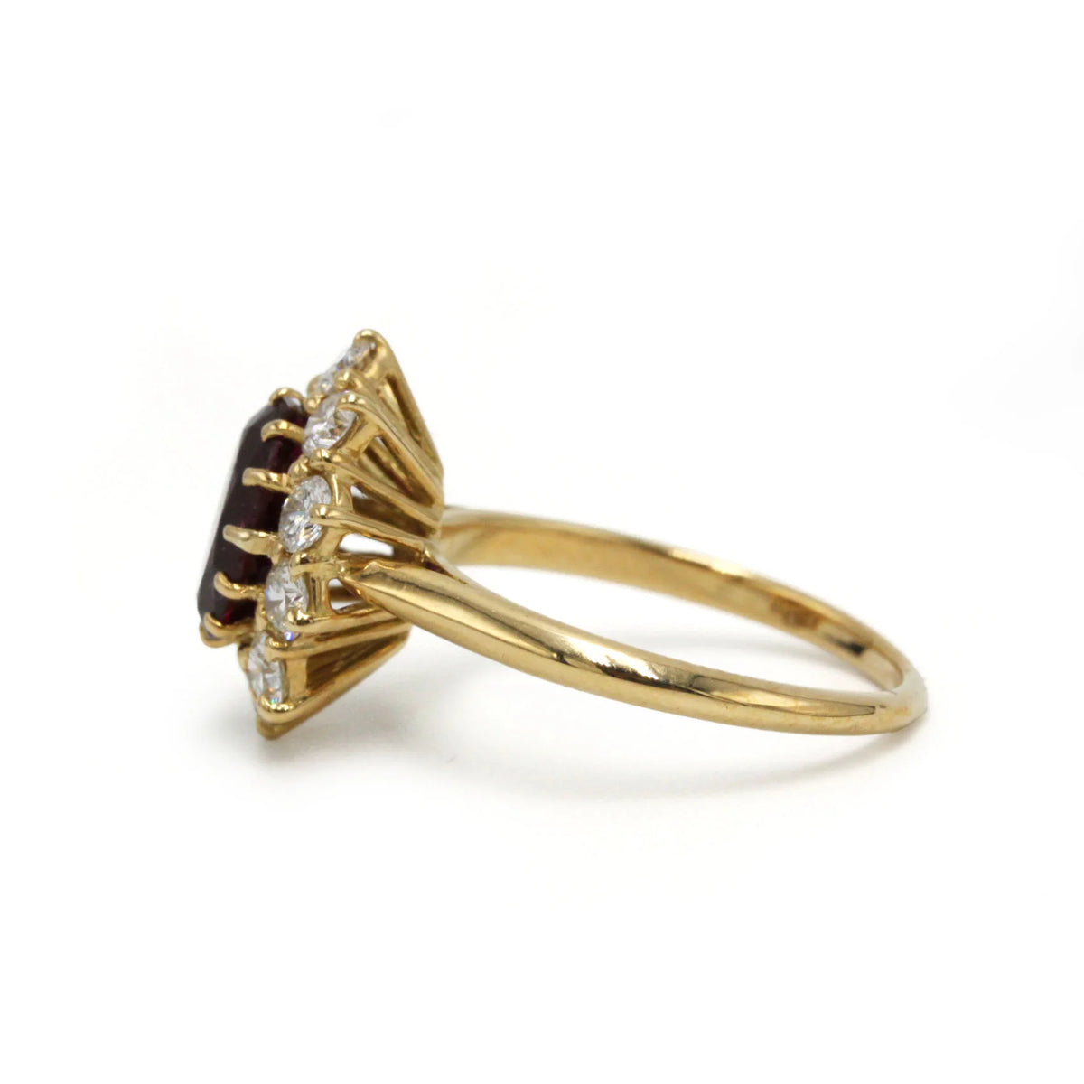 Bague Marguerite en or jaune, rubis et diamants