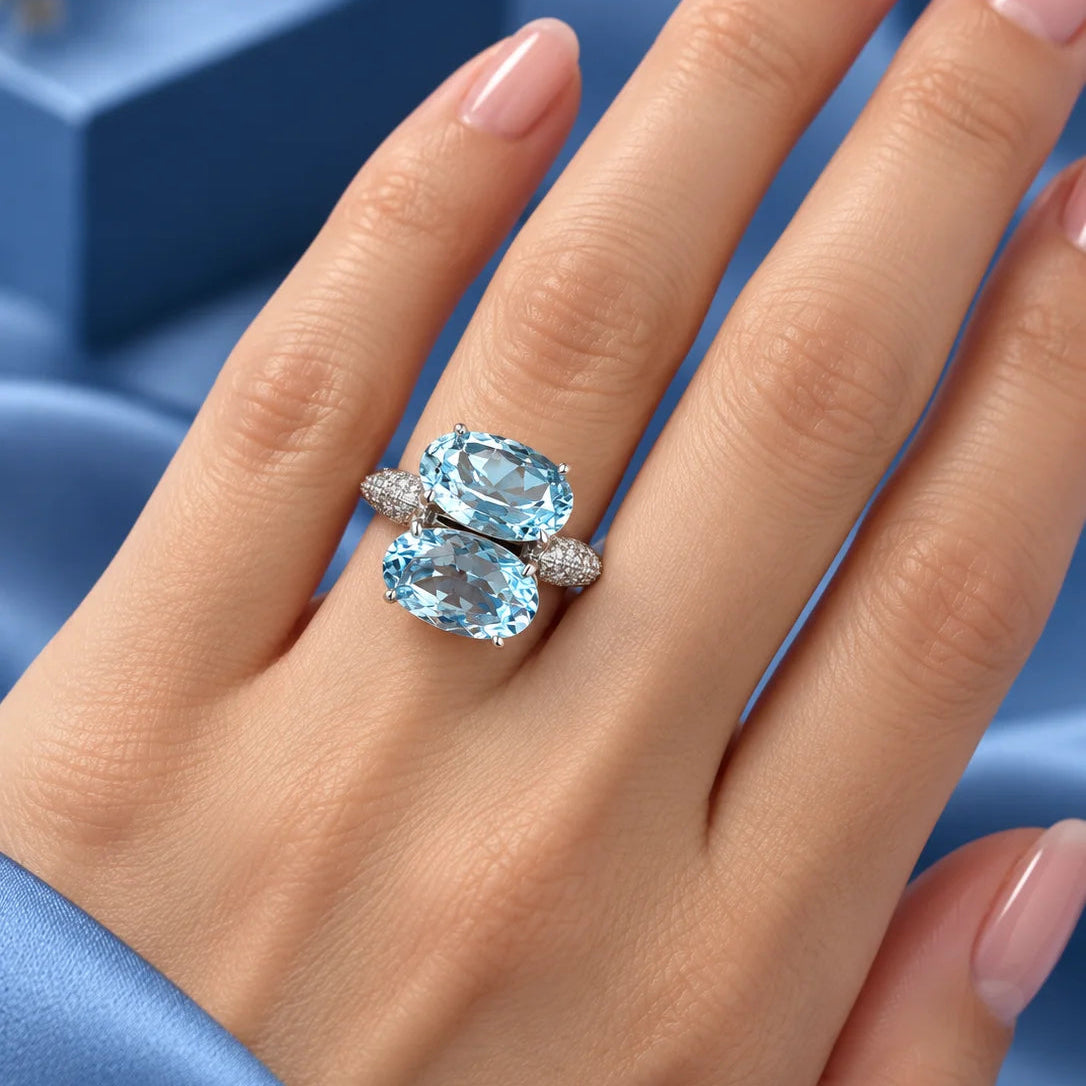 Bague Cocktail en or blanc, topazes et diamants