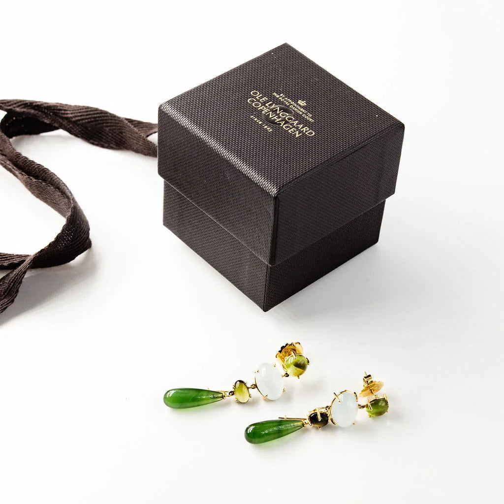 Boucles d'oreilles Pendantes OLE LYNGGAARD "Aqua Lotus" en or jaune aigue-marine, péridots, tourmalines et serpentines