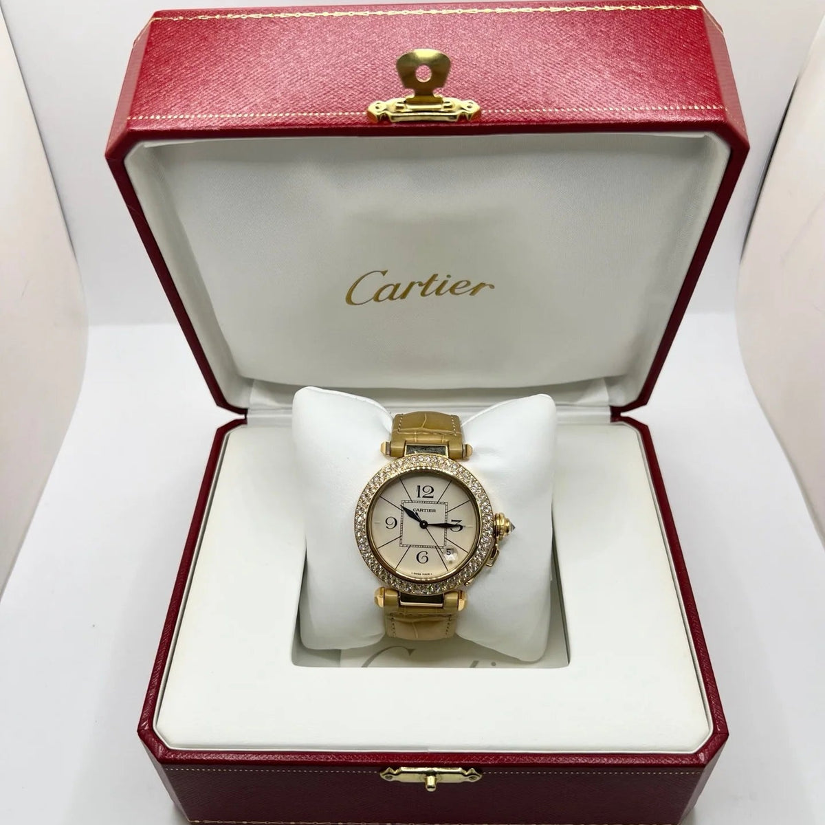 Montre CARTIER "Pasha" en or jaune, or rose, cuir et diamants
