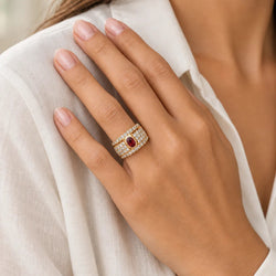 Bague Pavée en or jaune, rubis et diamants