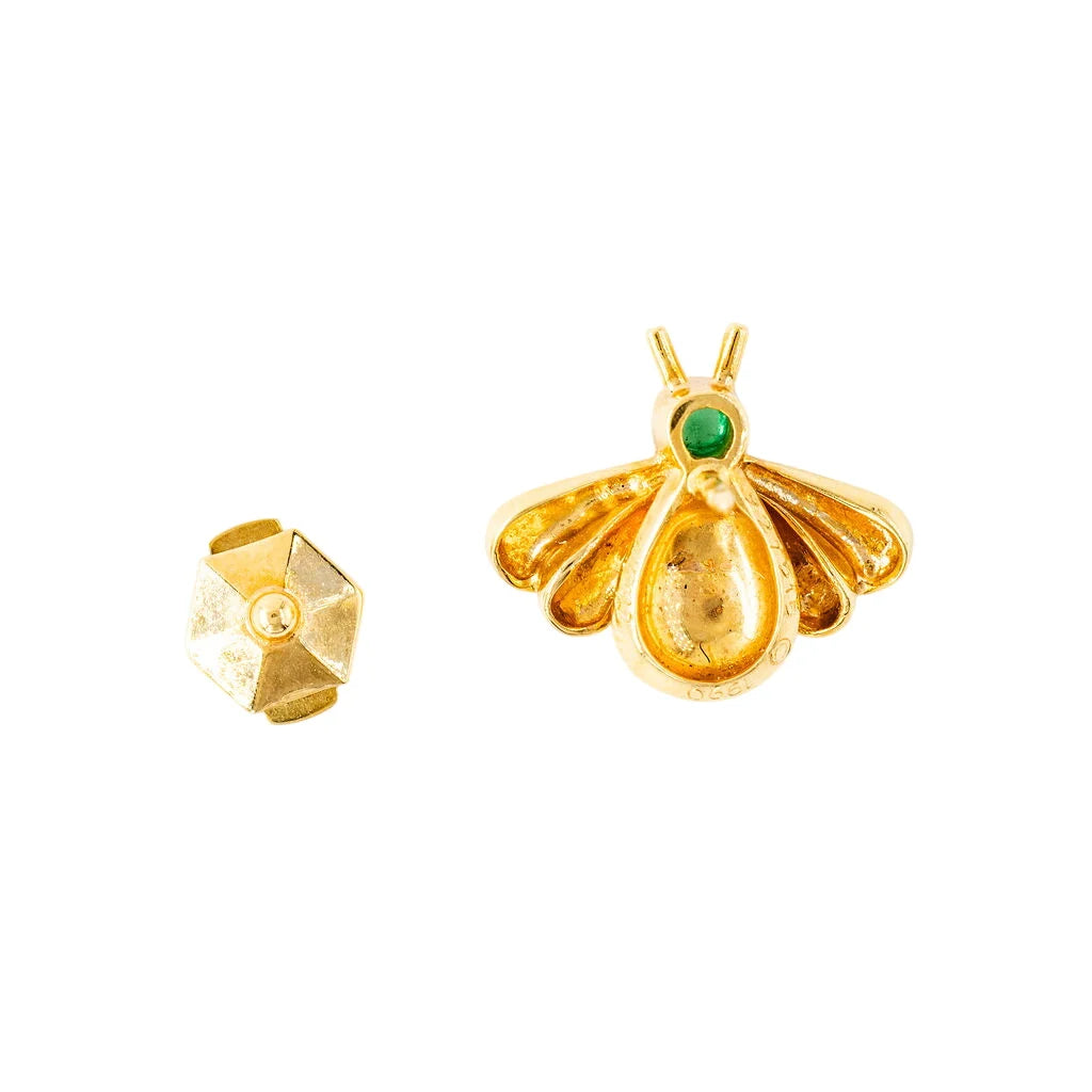 Broche Pin CARTIER "Abeille" en or jaune, émail et émeraude