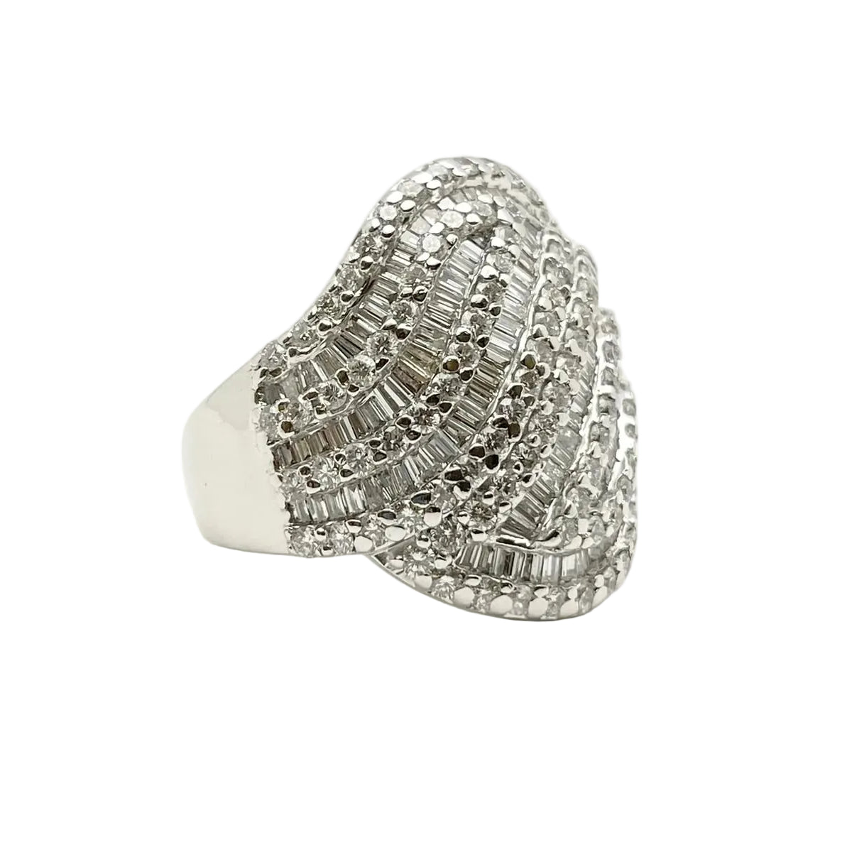 Bague Dôme en or blanc et diamants