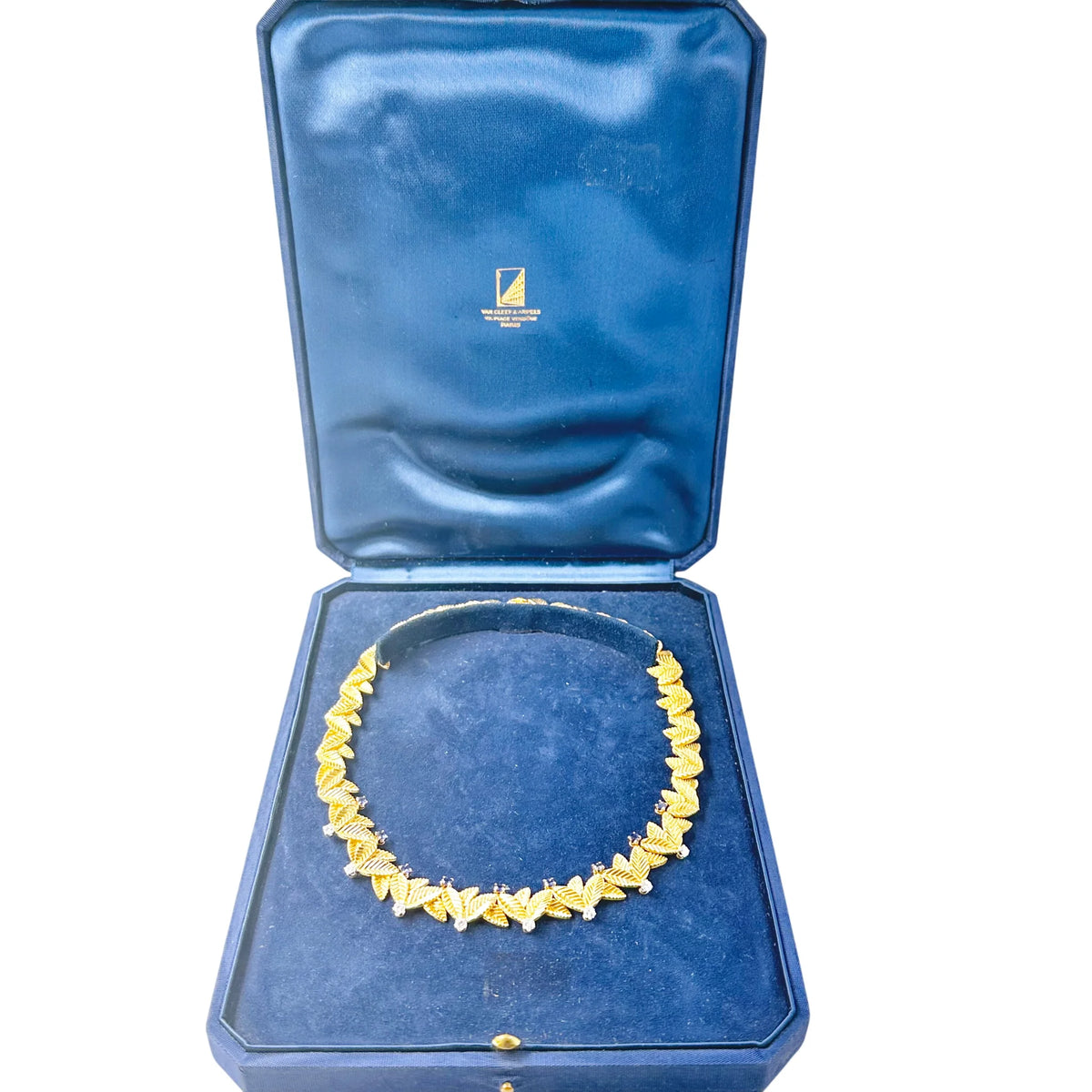 Collier Ras de Cou VAN CLEEF & ARPELS Feuilles en or jaune, saphirs et diamants