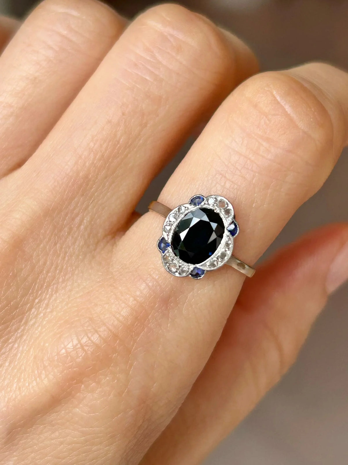 Bague Art-Déco en or jaune 18K et platine saphir et diamants