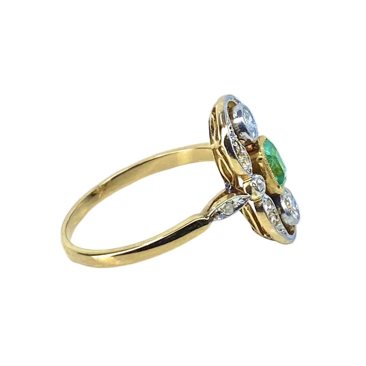 Bague Entourage en or jaune, émeraude et diamants