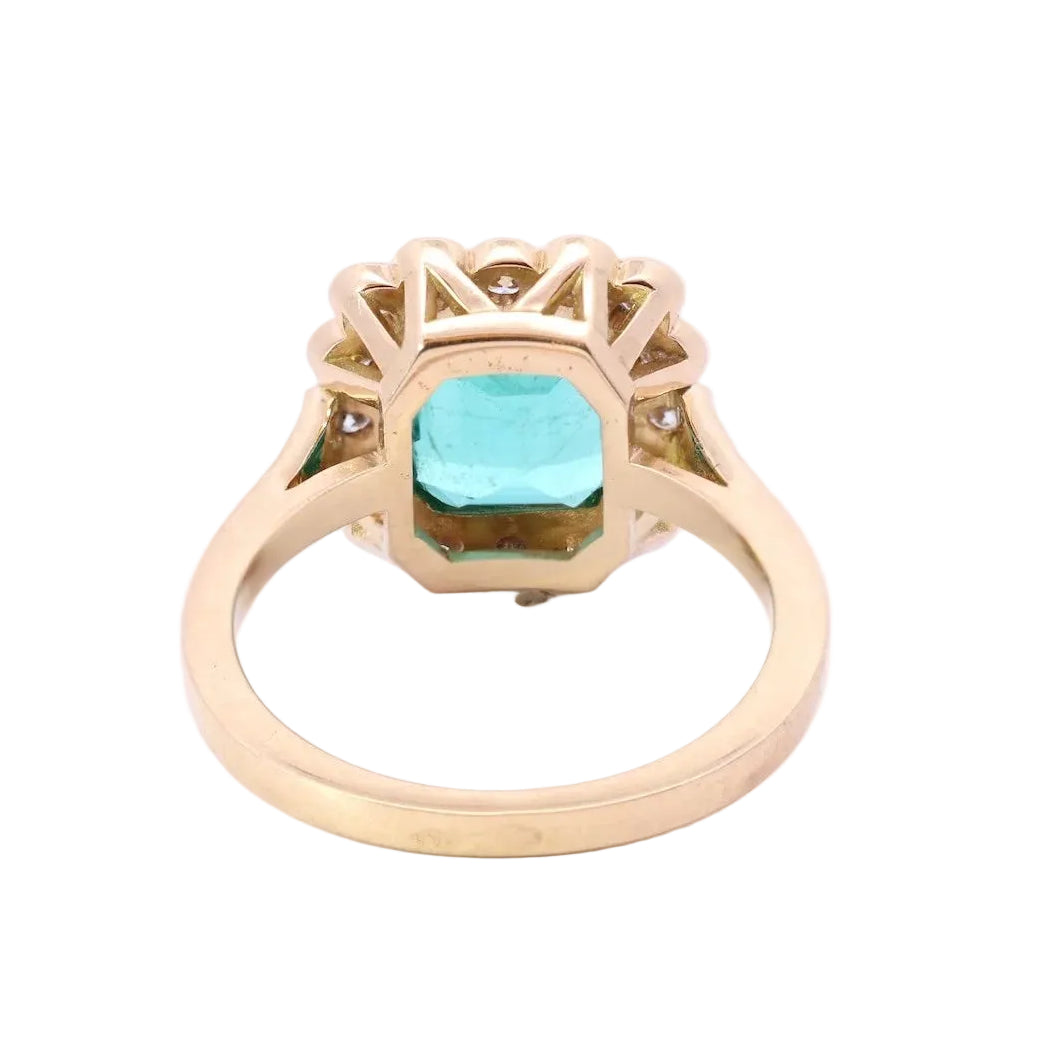 Bague Entourage en or jaune, émeraude et diamants
