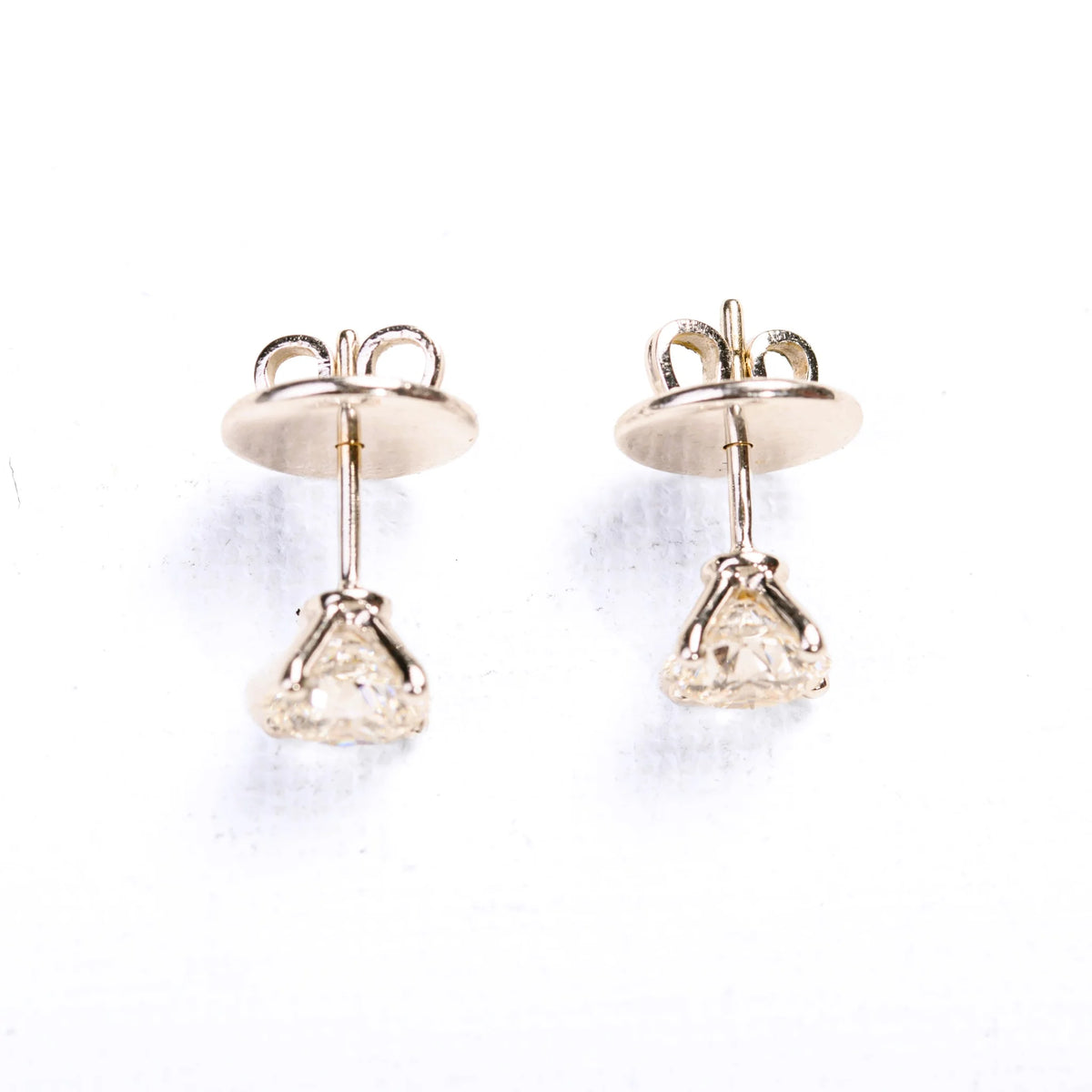 Boucles d'oreilles puces en or blanc et diamants