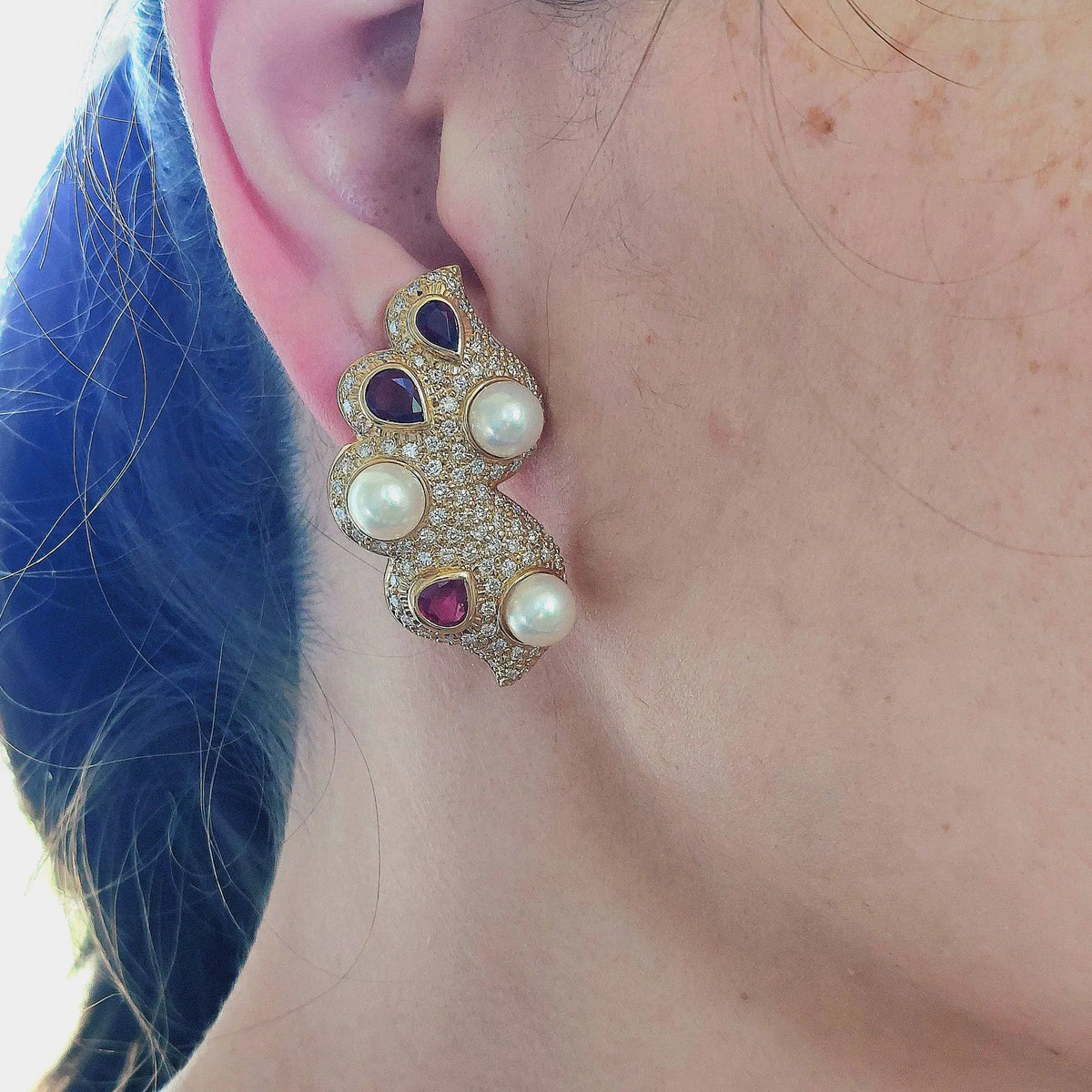 Boucles d'oreilles Clips VASARI "Nuages" en or jaune, rubis, perles et diamants