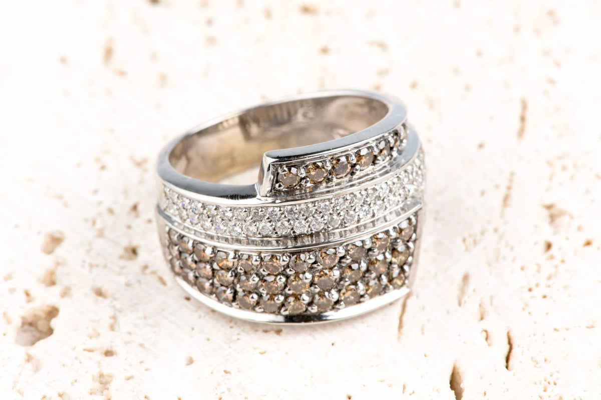 Bague Pavée en or jaune et diamants