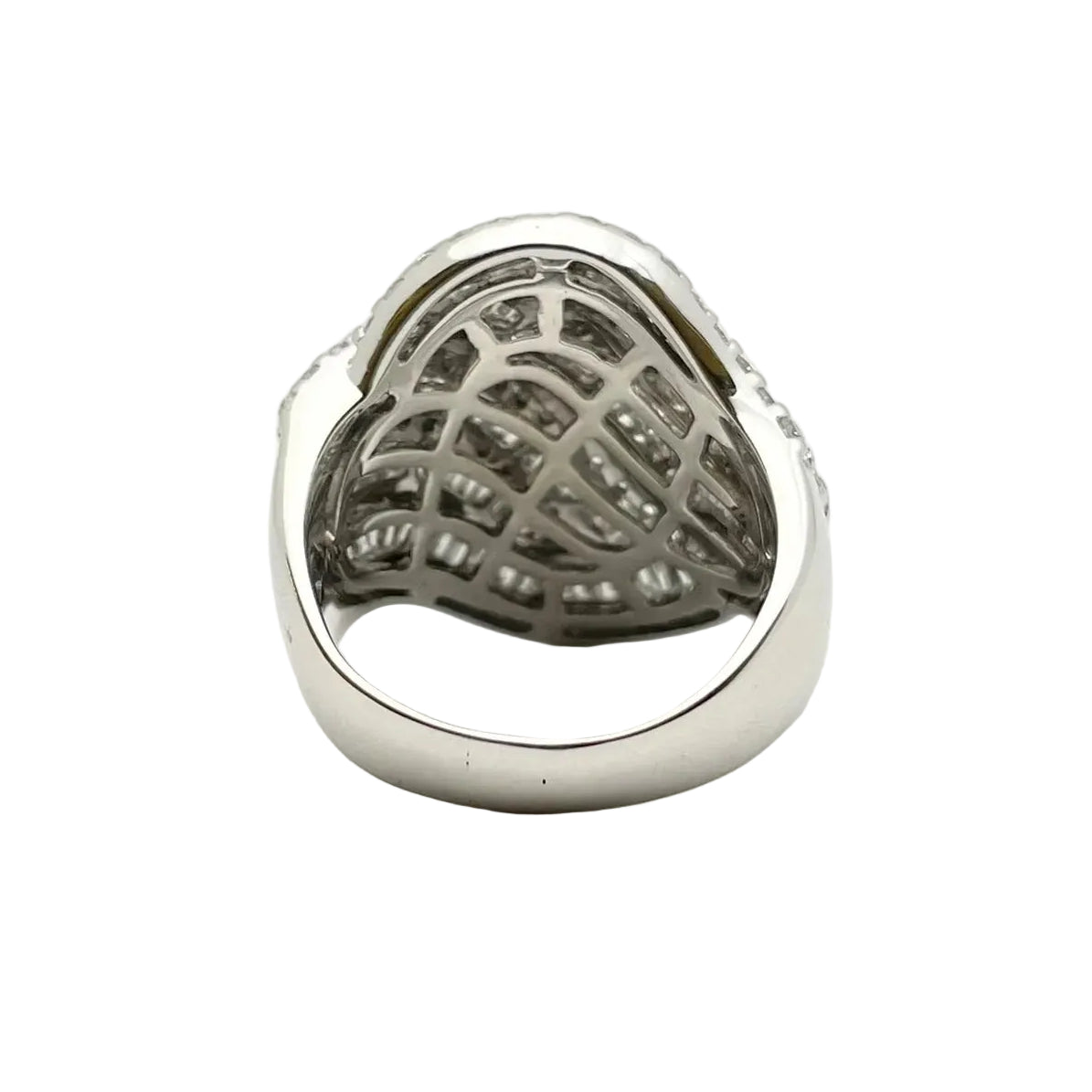 Bague Dôme en or blanc et diamants