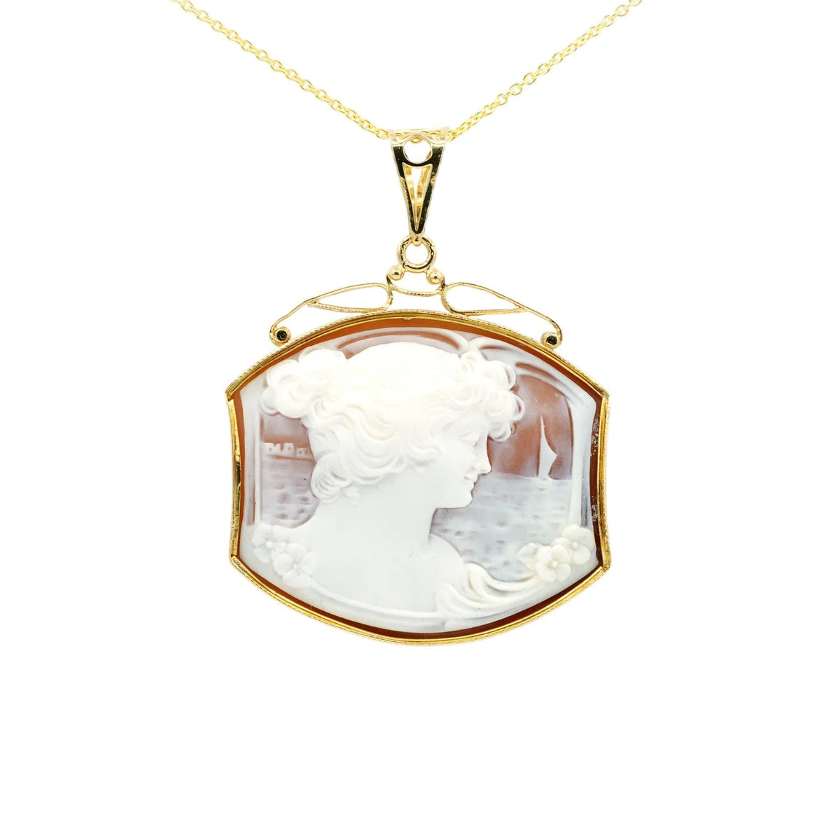Pendentif en or jaune et camée