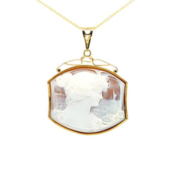 Pendentif en or jaune et camée