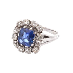 Bague Entourage en or blanc, saphir et diamants