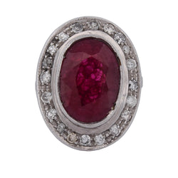 Bague Entourage en or blanc, rubis et diamants