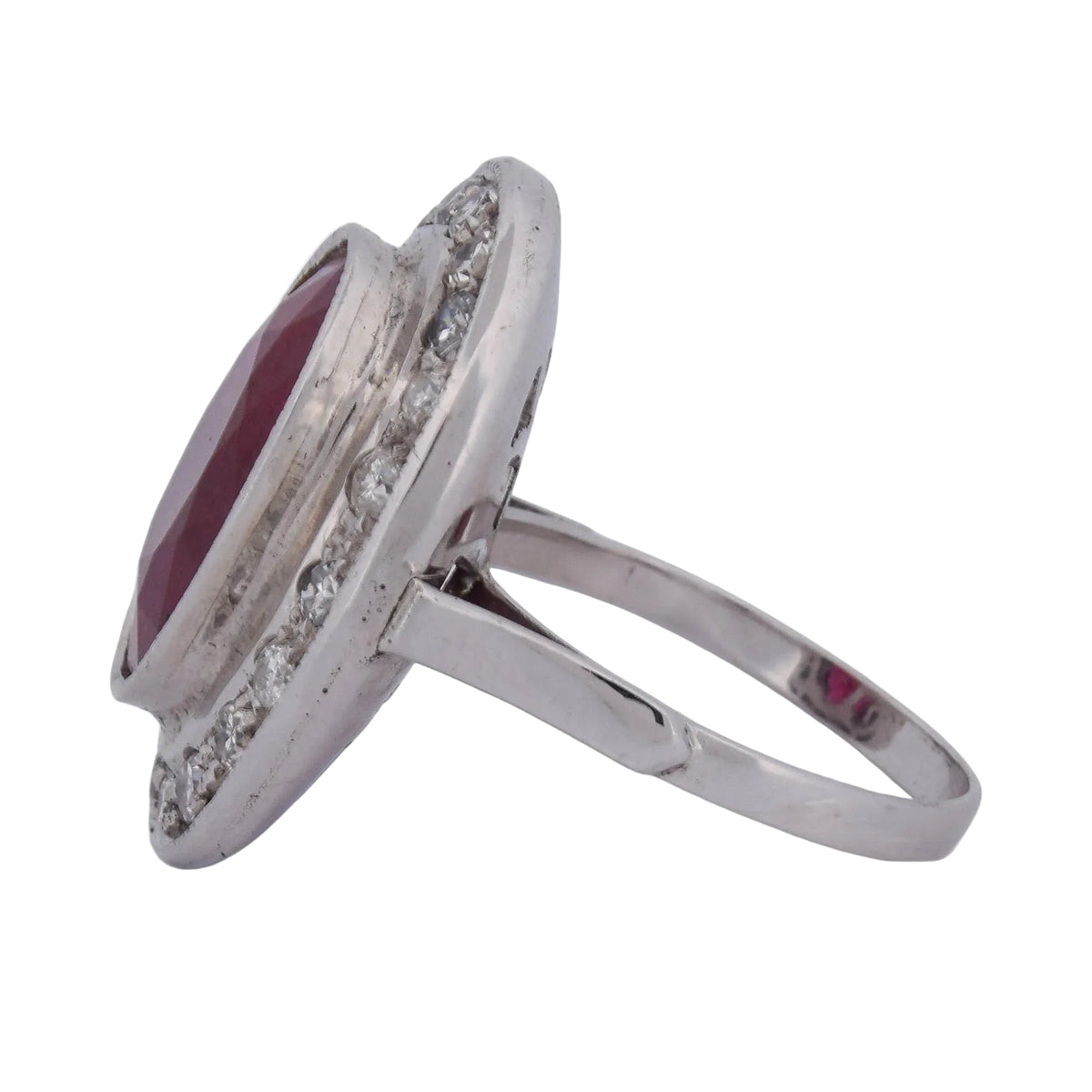 Bague Entourage en or blanc, rubis et diamants