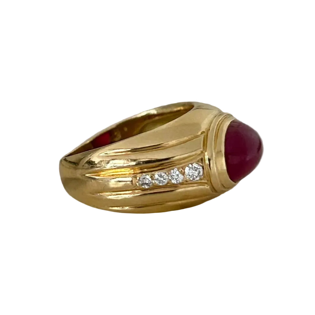 Bague Jonc en or jaune, rubis et diamants