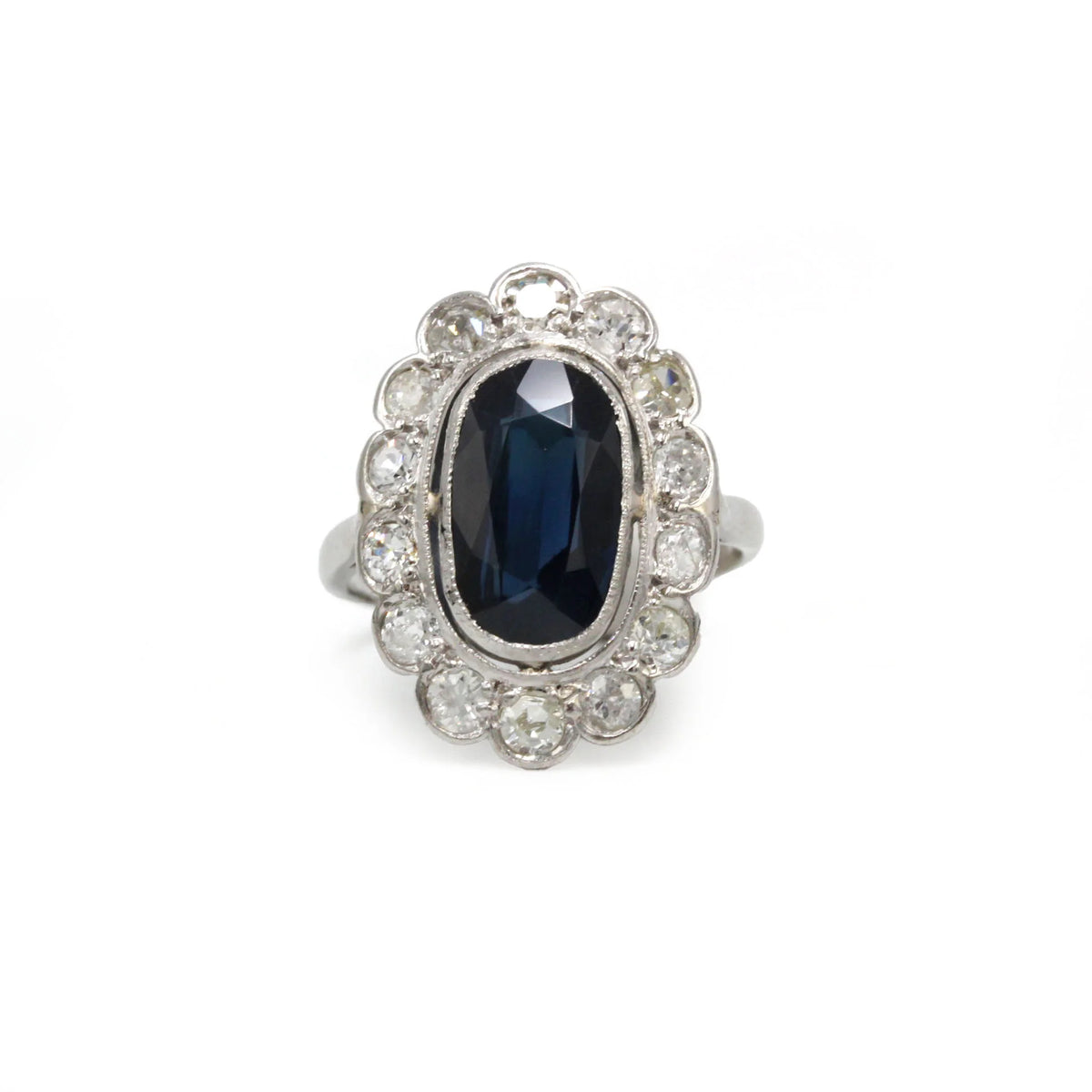 Bague Pompadour en platine, saphir et diamants
