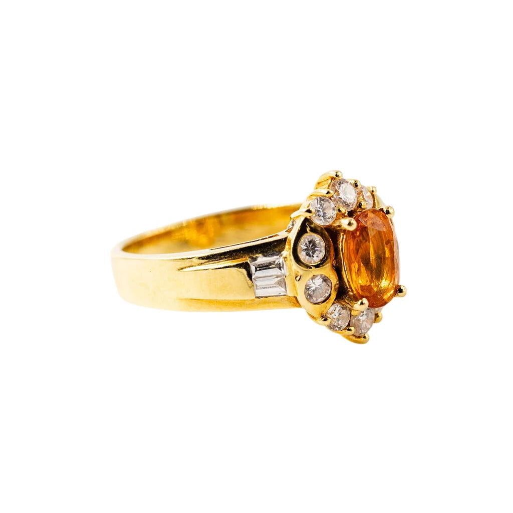 Bague Entourage en or jaune, saphir orange et diamants