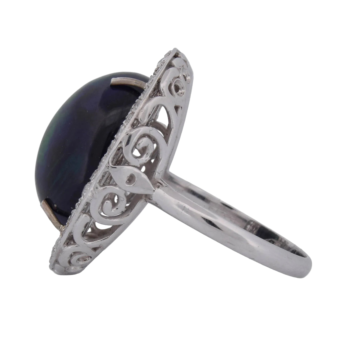 Bague Entourage en or blanc, opale et diamants