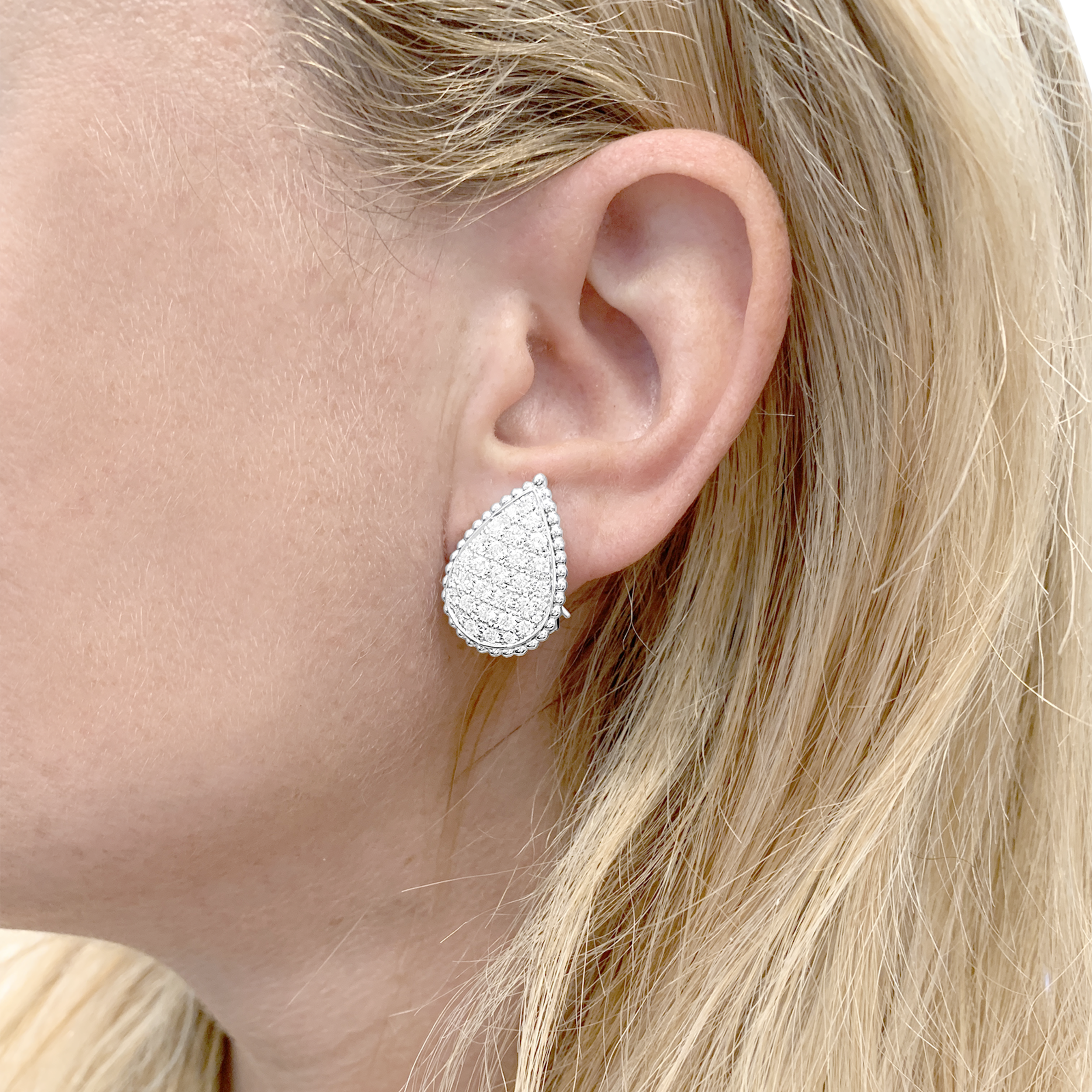 Boucles d'oreilles Boucheron "Serpent Bohème motif L", or blanc, diamants.