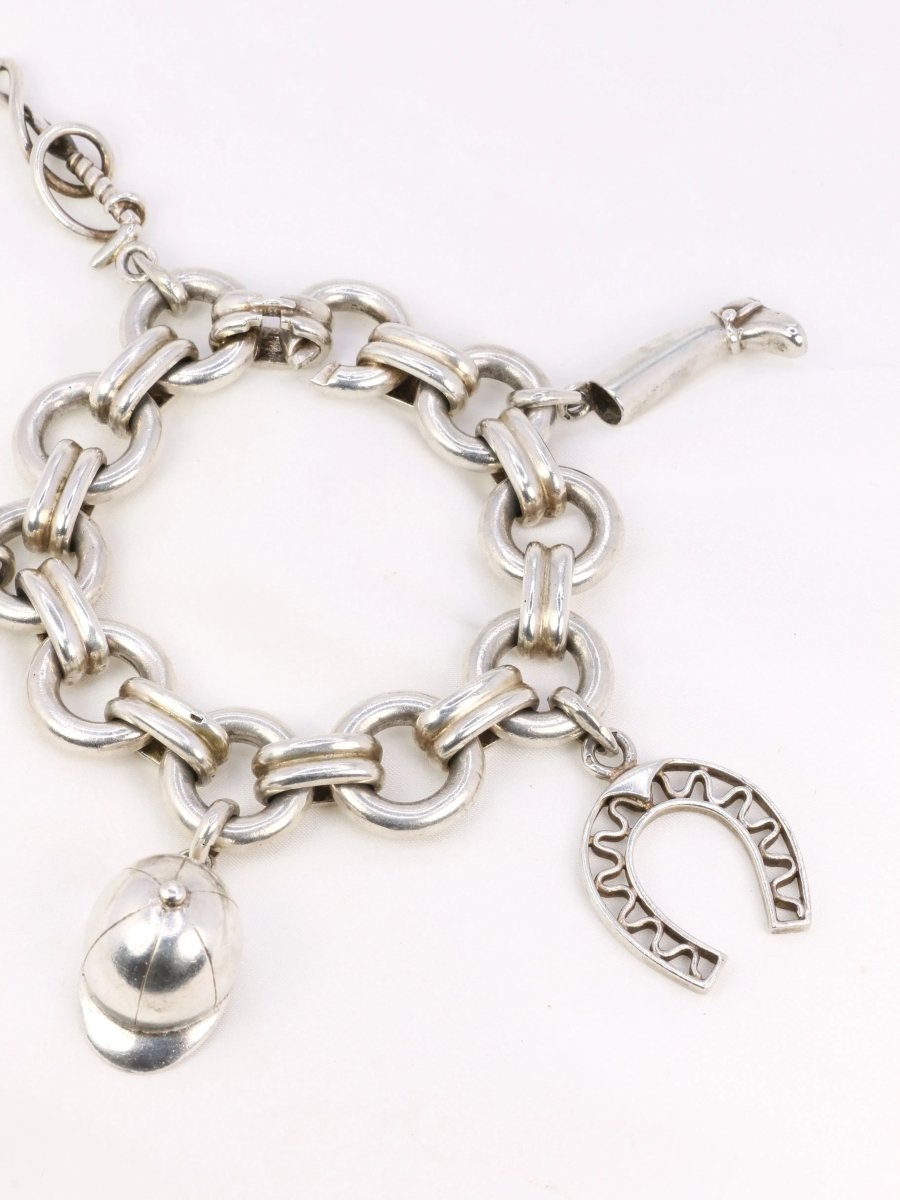 Gaétan de Percin (attribué à HERMES) Bracelet en argent et breloques thème hippique - Castafiore