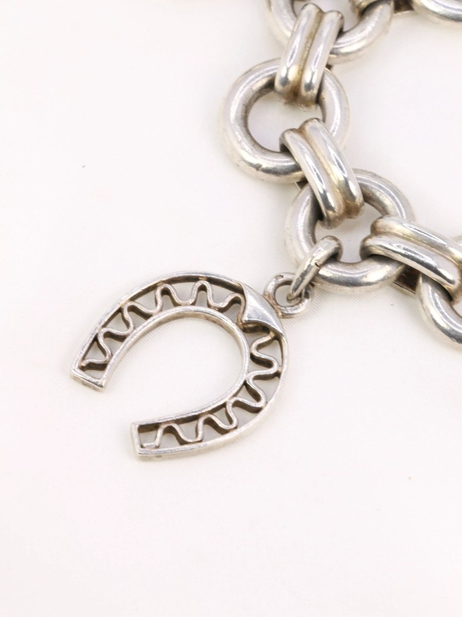 Gaétan de Percin (attribué à HERMES) Bracelet en argent et breloques thème hippique - Castafiore