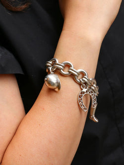 Gaétan de Percin (attribué à HERMES) Bracelet en argent et breloques thème hippique - Castafiore