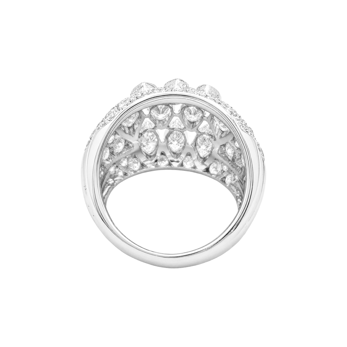 Bague boule vintage en or blanc et diamants.