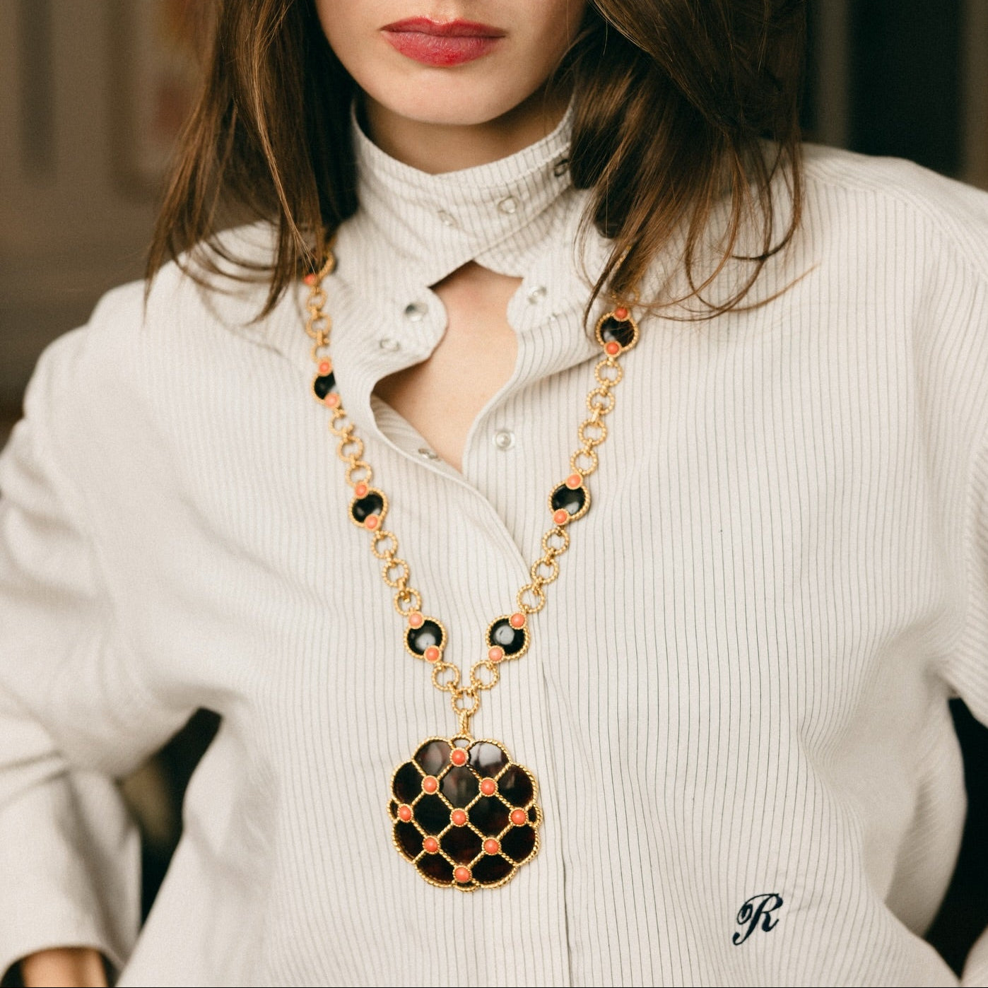 Collier Pendentif BOUCHERON en or jaune et corail