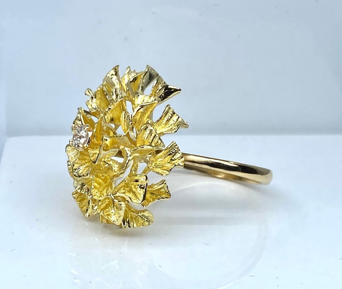 Importante bague en or jaune 18 carats et diamants - Castafiore