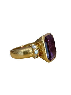 Importante bague, en or jaune 18k, améthyste et diamants