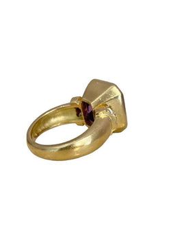 Importante bague, en or jaune 18k, améthyste et diamants
