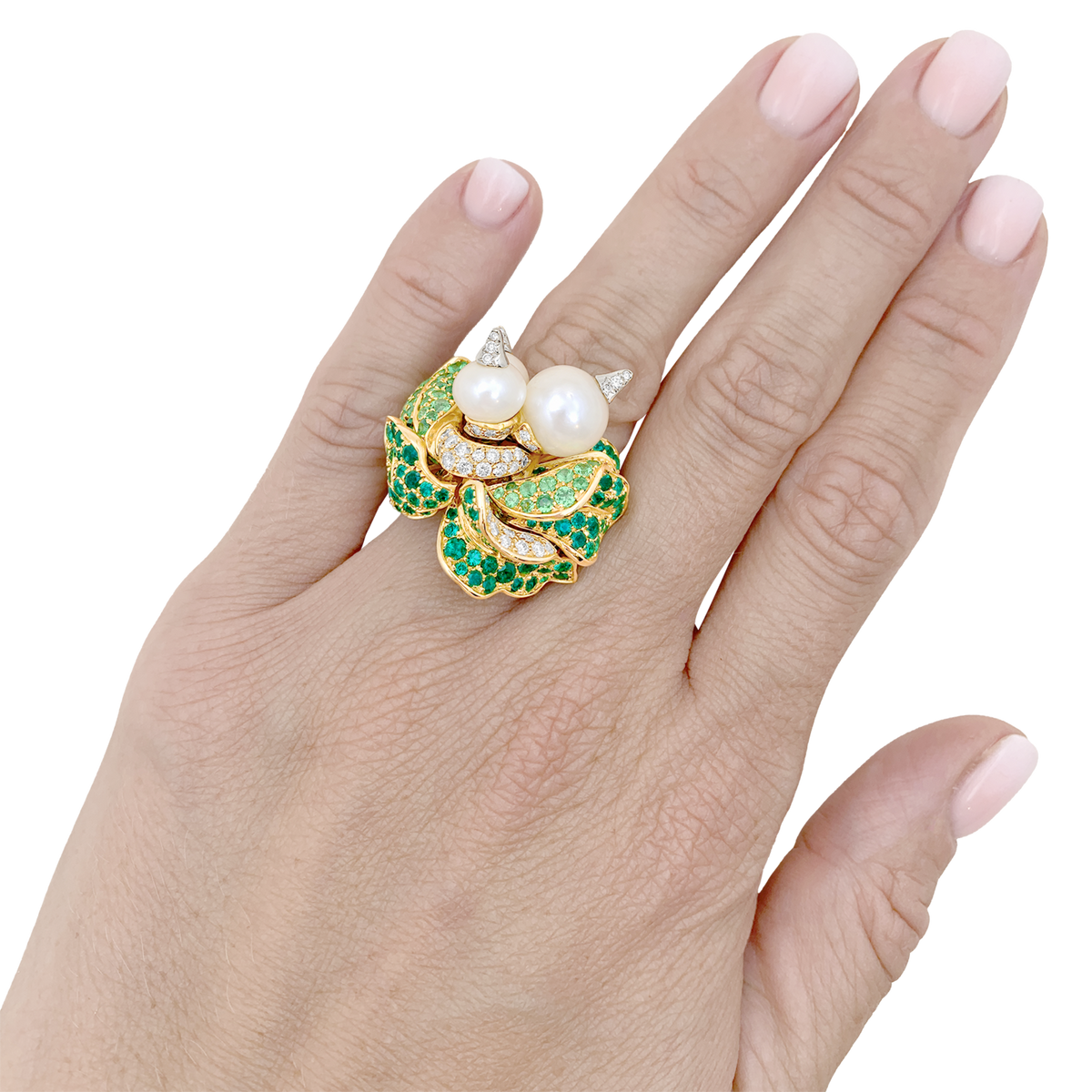 Bague Dior, “Jardins de Milly-la-Forêt”, "Navets", émeraudes, tsavorites, diamants, perles.