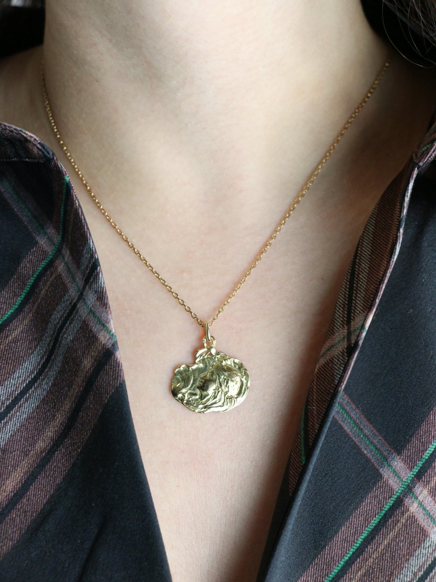 JOE DESCOMPS Médaille femme Art Nouveau or jaune - Castafiore