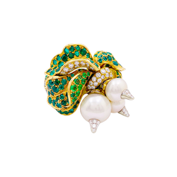 Bague Dior, “Jardins de Milly-la-Forêt”, "Navets", émeraudes, tsavorites, diamants, perles.