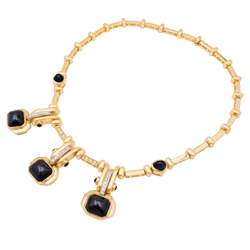 Collier or jaune, hématites pain de sucre, rubis et diamants.