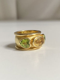 Large bague en or jaune 18K citrine et péridots - Castafiore