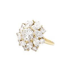 Bague Cartier, "Marguerite", diamants central 1,57 carat, or jaune.