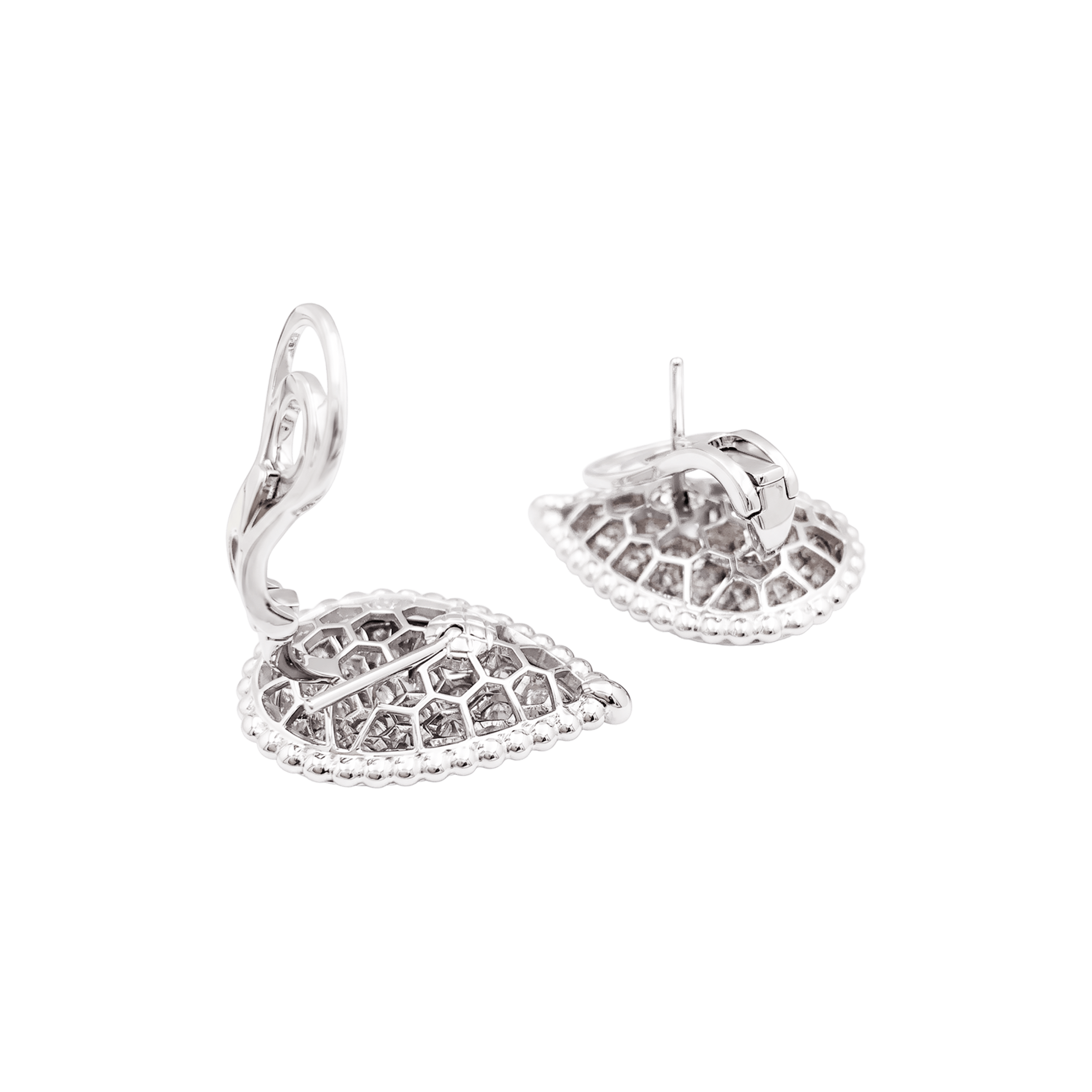 Boucles d'oreilles Boucheron "Serpent Bohème motif L", or blanc, diamants.