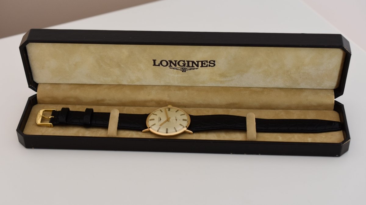 Longines "Classic Man", Calibre mécanique 420, or jaune 18 carats 750/000, Circa 1968 - Castafiore