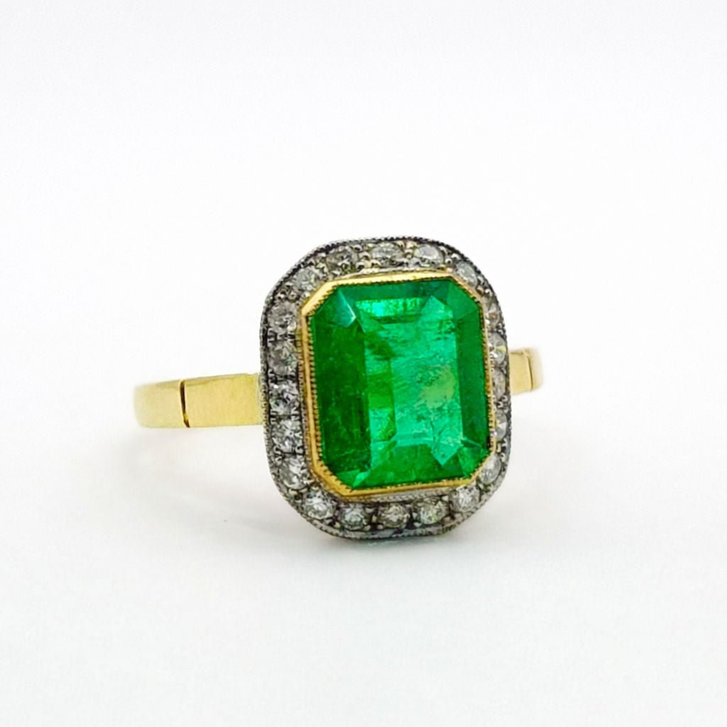 “Majestad Esmeralda” — ANILLO DE ORO Y PLATINO CON DIAMANTES - Castafiore