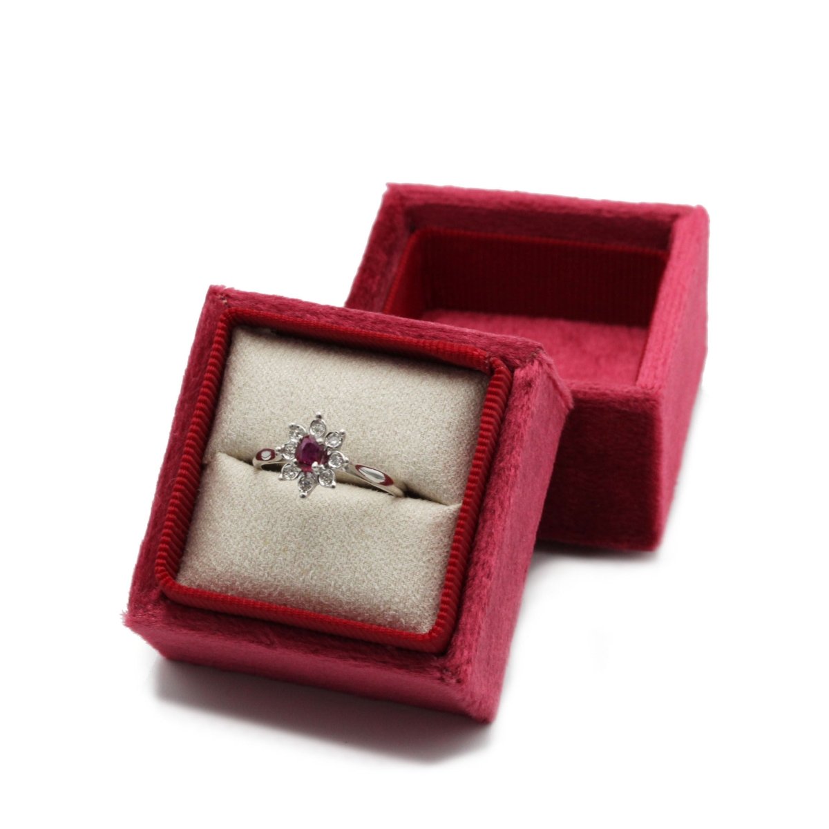 Marguerite - Or blanc, rubis et diamants - Castafiore