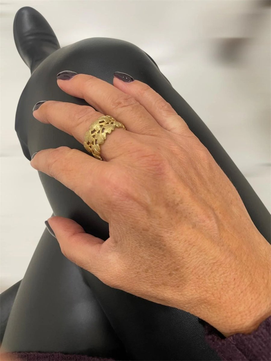 Mario Buccellati "Foglie" Collection Gold Band Ring - Castafiore