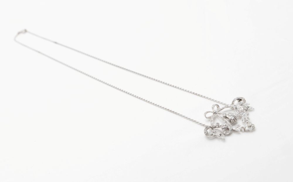 Collier guirlande en or blanc et diamants